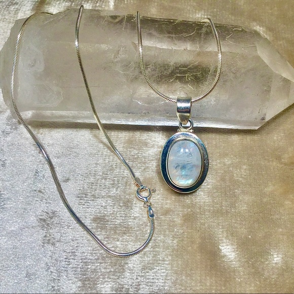 Gorgeous Moonstone 925 Sterling Silver Necklace - Picture 6 of 16